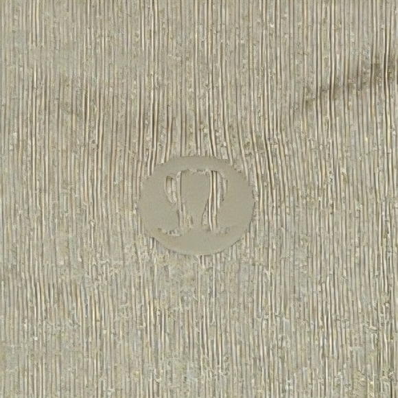 Lululemon LA Front Cut-Out CropTank in Trench. Size Est. 10/12. #W1CXGS - Picture 4 of 4